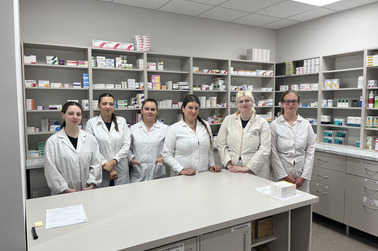 Wizyta słuchaczek technika farmaceutycznego w aptece szpitalej